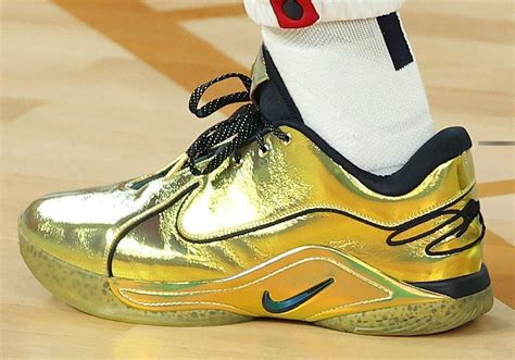 Nike LeBron 22 .